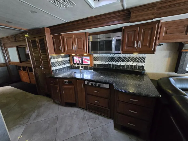 2014 Fleetwood Discovery, photo 15 of 24