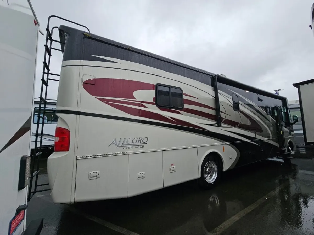 2015 Tiffin Motorhomes Allegro, photo 6 of 24