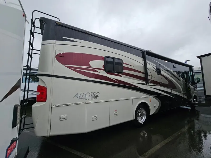 2015 Tiffin Motorhomes Allegro, photo 6 of 24