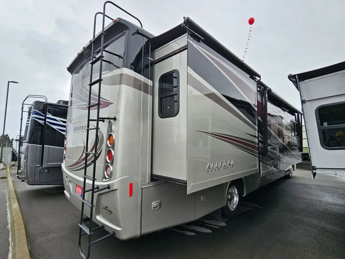 2017 Tiffin Motorhomes Allegro, photo 5 of 24