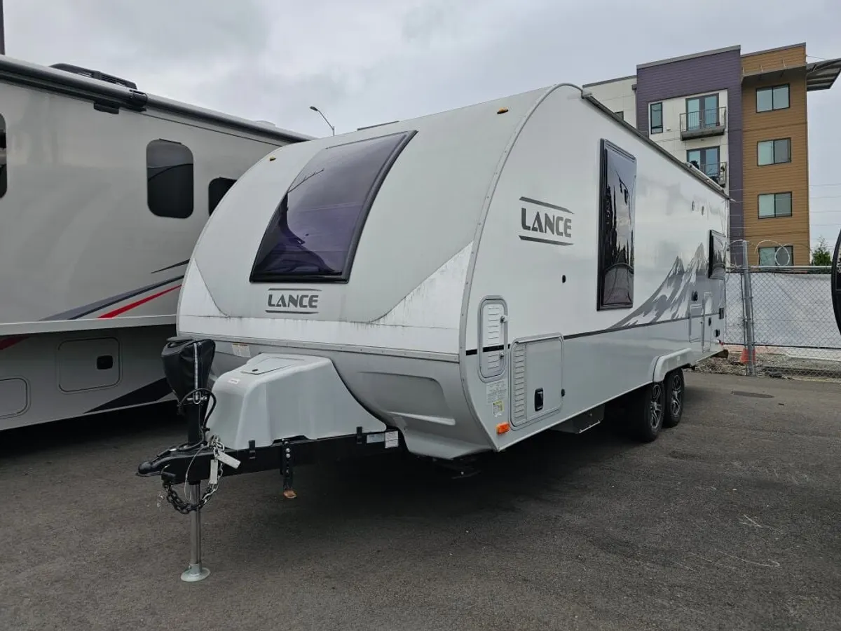 2021 Lance Lance Travel Trailers, photo 3 of 24