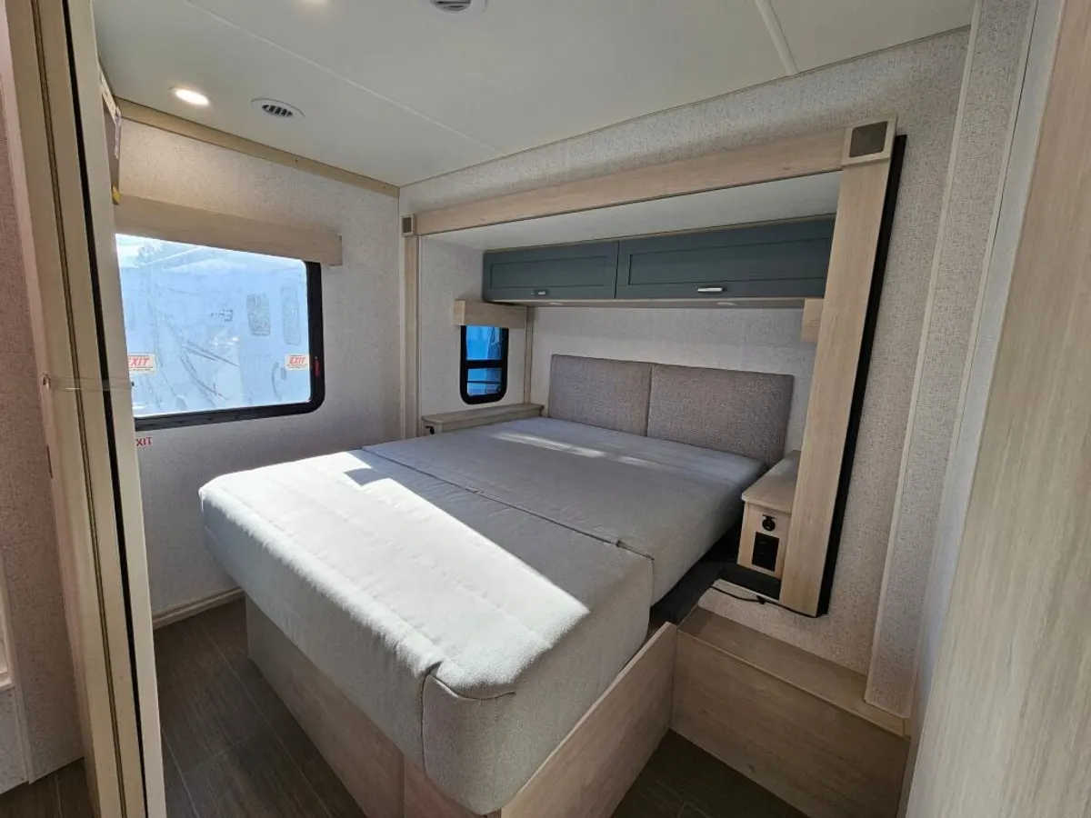 2027 winnebago sunflyer, photo 21 of 24
