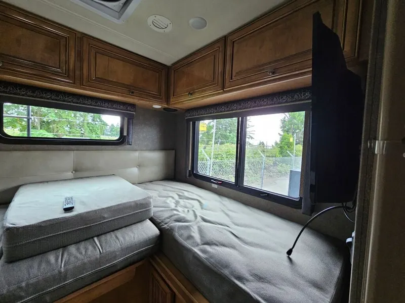 2016 Thor Motor Coach Synergy, photo 23 of 24