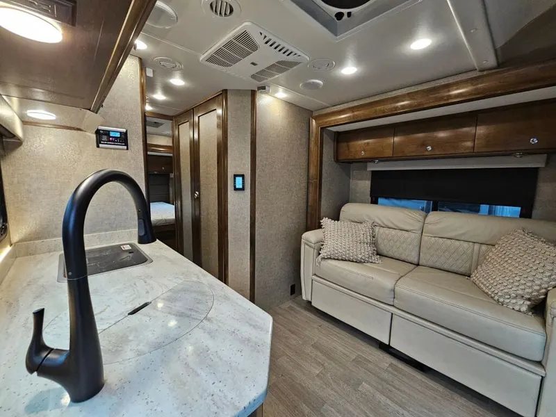 2018 Tiffin Motorhomes Wayfarer, photo 11 of 24