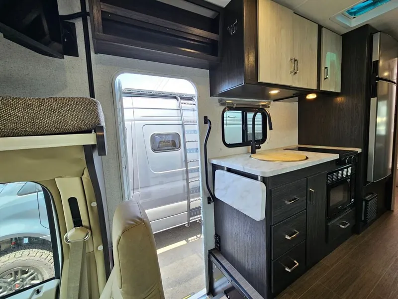 2027 Winnebago Sunflyer, photo 9 of 24