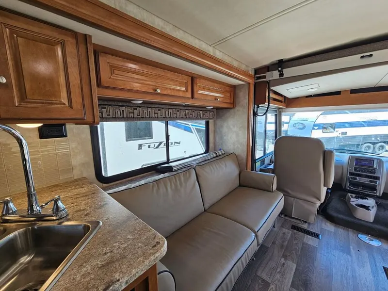 2020 Winnebago Vista, photo 18 of 24