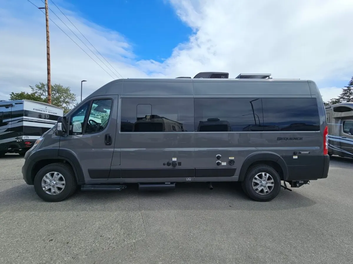 2027 Thor Motor Coach Sequence, photo 4 of 24