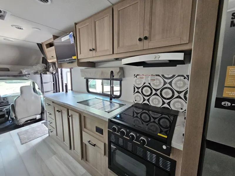 2027 Forest River Sunseeker, photo 16 of 24