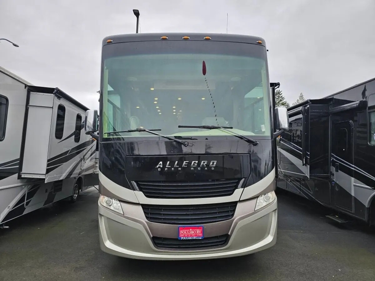 2017 Tiffin Motorhomes Allegro, photo 2 of 24