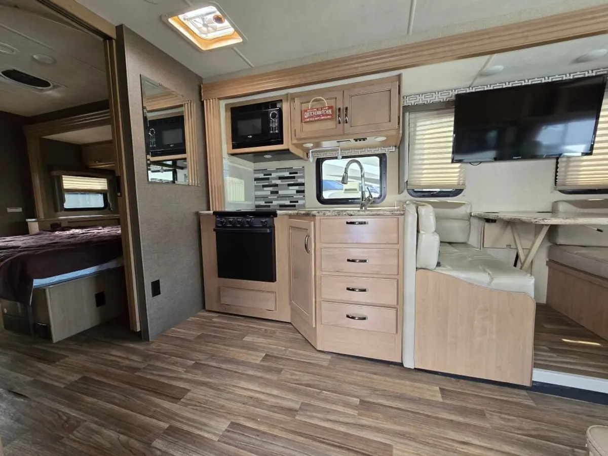 2019 Thor Motor Coach Ace, photo 10 of 24