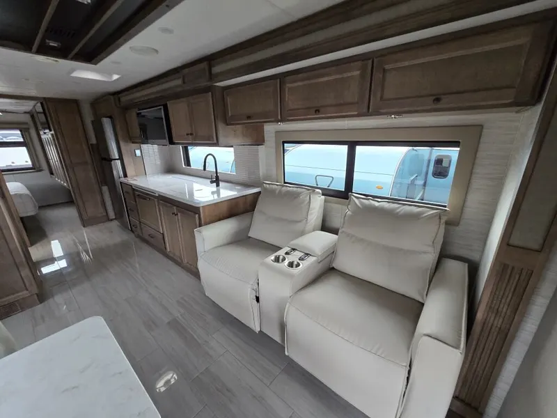 2027 Tiffin Motorhomes Allegro Bay, photo 14 of 24