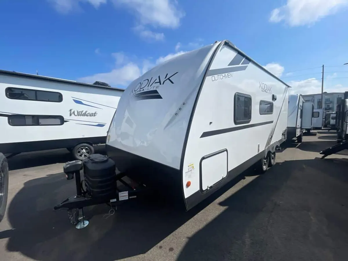 2025 Dutchmen Kodiak Ultra-Lite, photo 2 of 5