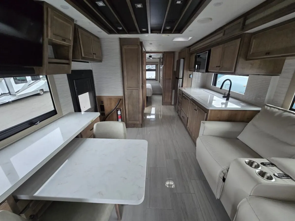 2027 Tiffin Motorhomes Allegro Bay, photo 15 of 24