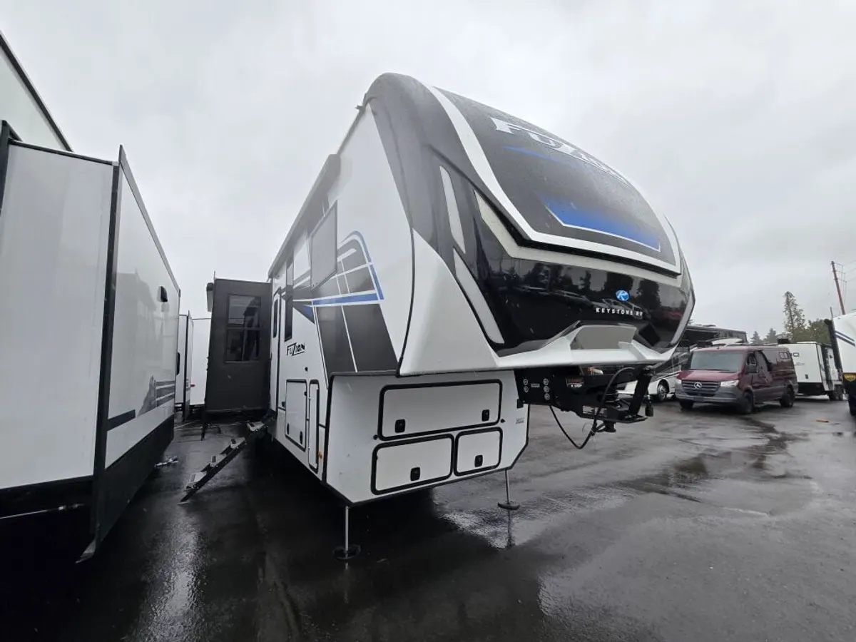 2025 Keystone Fuzion Toy Hauler, photo 3 of 24