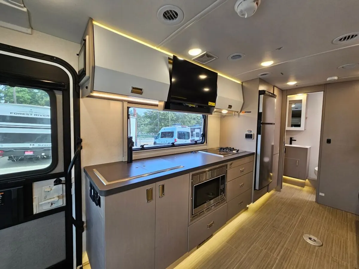 2027 Winnebago View, photo 13 of 24