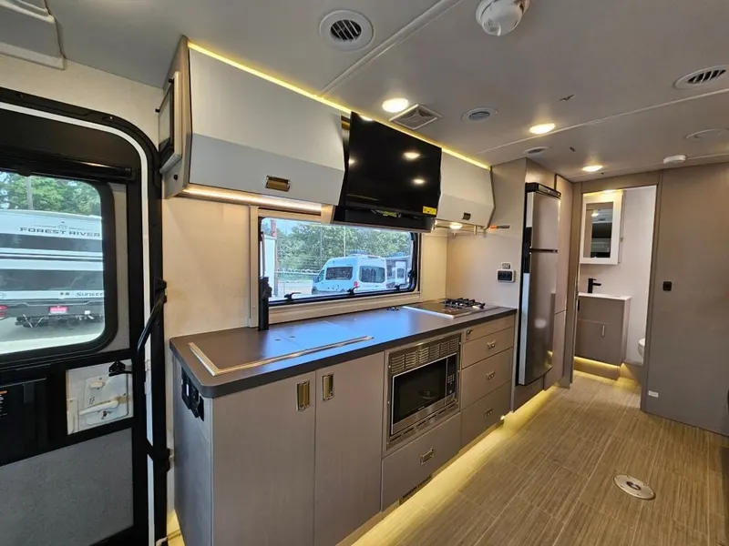 2027 Winnebago View, photo 13 of 24