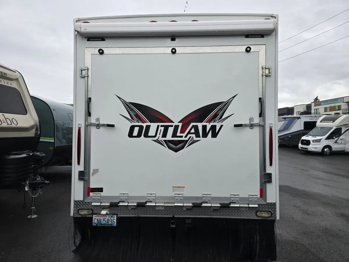 2022 Thor Motor Coach Outlaw, photo 5 of 24