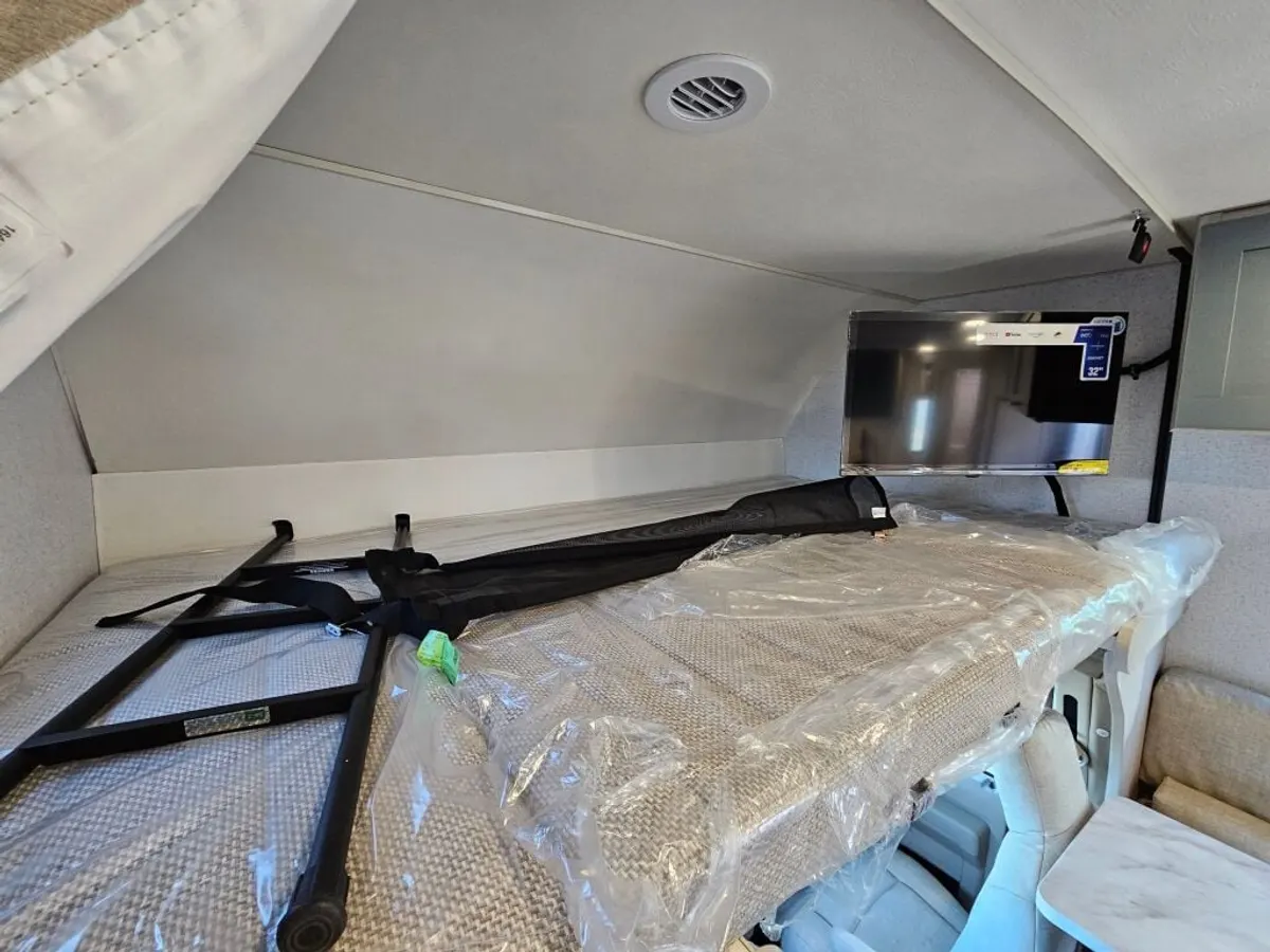 2027 winnebago sunflyer, photo 13 of 24