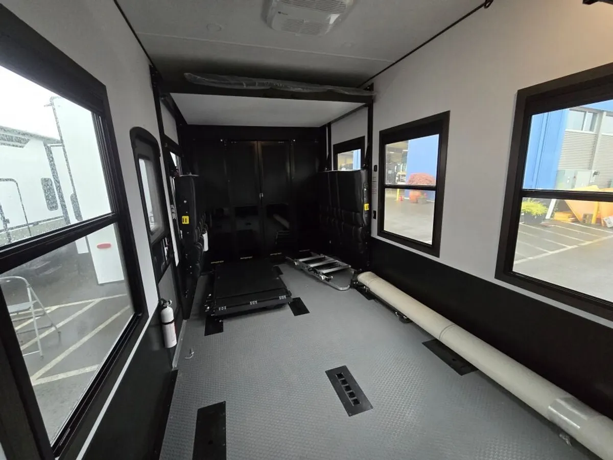 2025 Keystone Fuzion Toy Hauler, photo 16 of 24