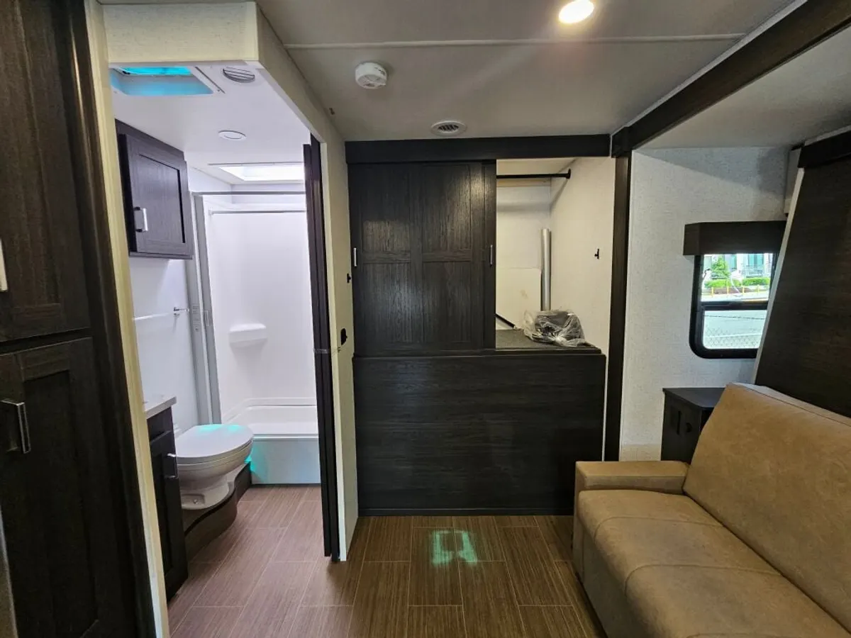 2027 Winnebago Sunflyer, photo 15 of 24