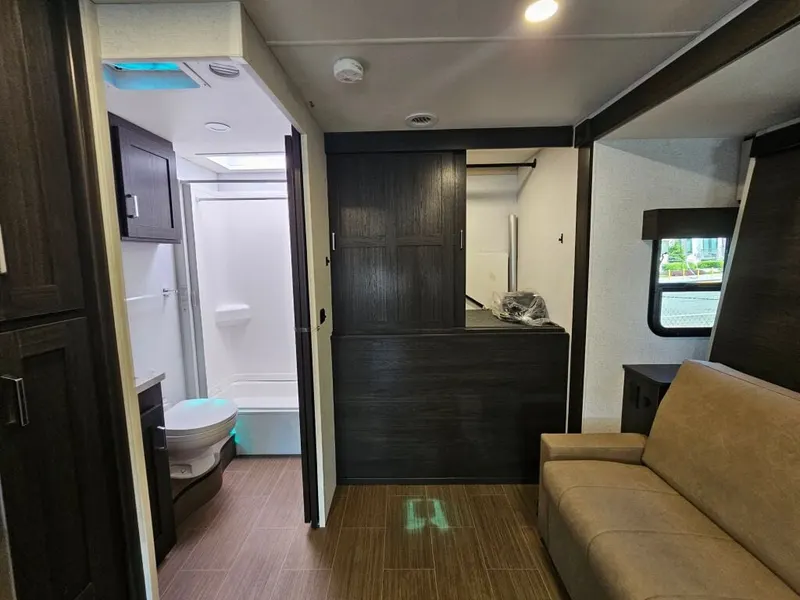 2027 Winnebago Sunflyer, photo 15 of 24