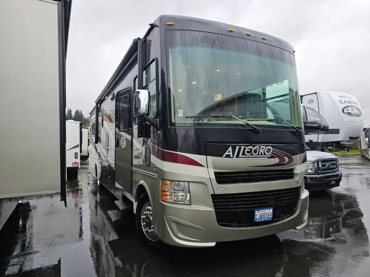 2015 Tiffin Motorhomes Allegro, photo 1 of 24