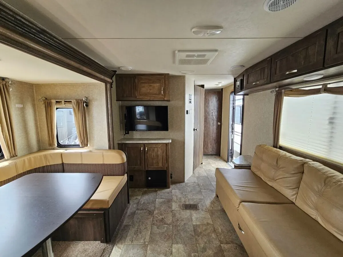 2018 Forest River Rainier, photo 13 of 24