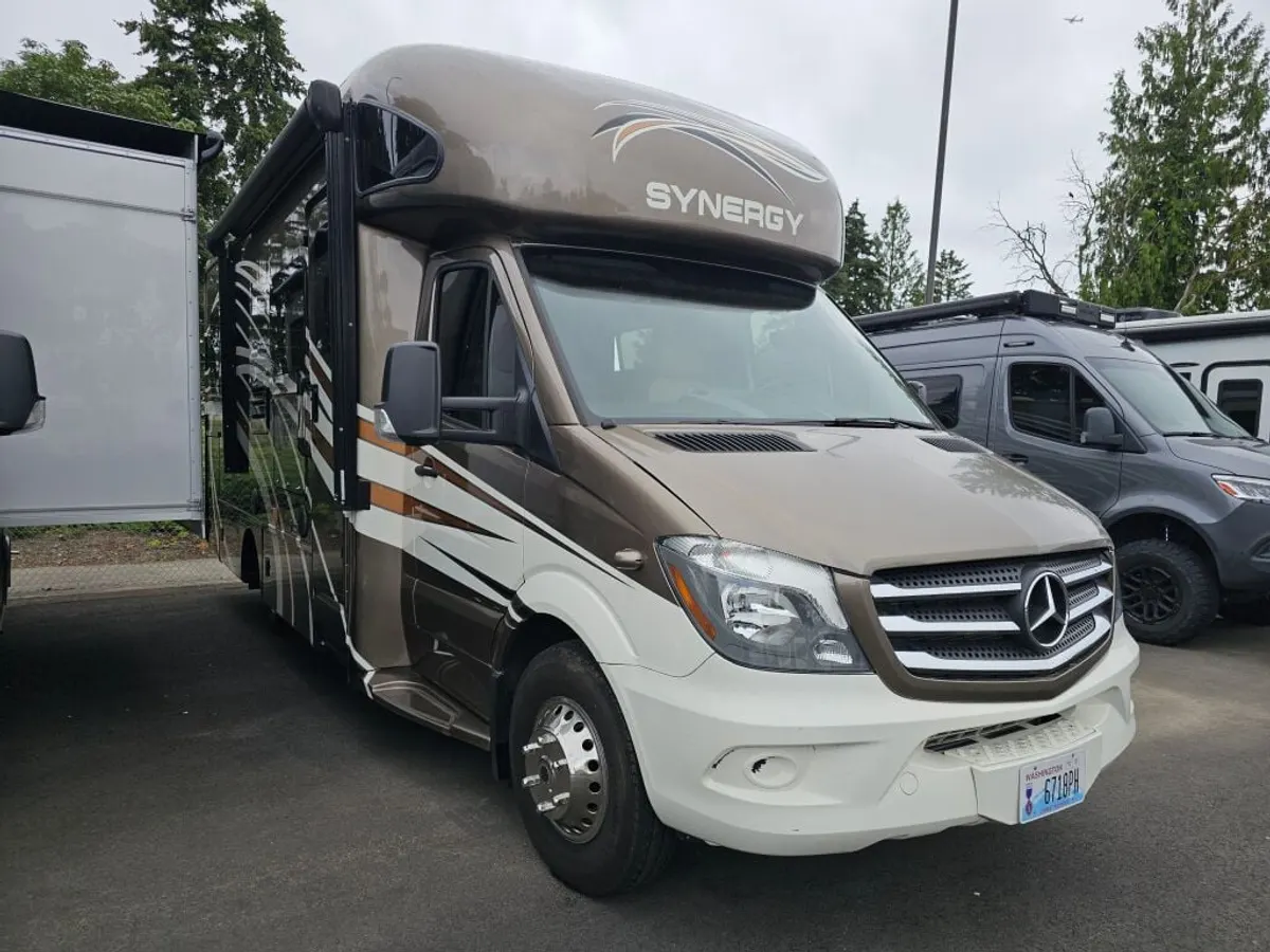 2016 Thor Motor Coach Synergy, photo 1 of 24