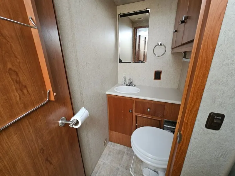 2008 Winnebago Sightseer, photo 23 of 24