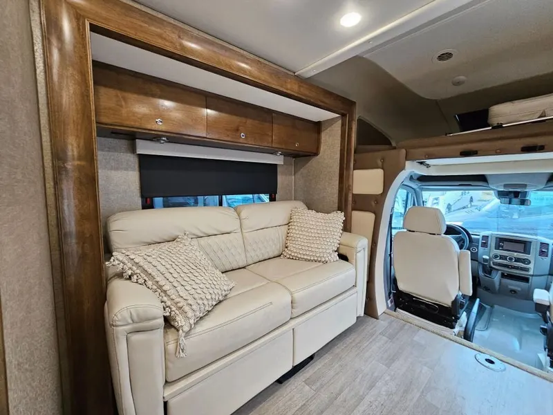 2018 Tiffin Motorhomes Wayfarer, photo 12 of 24