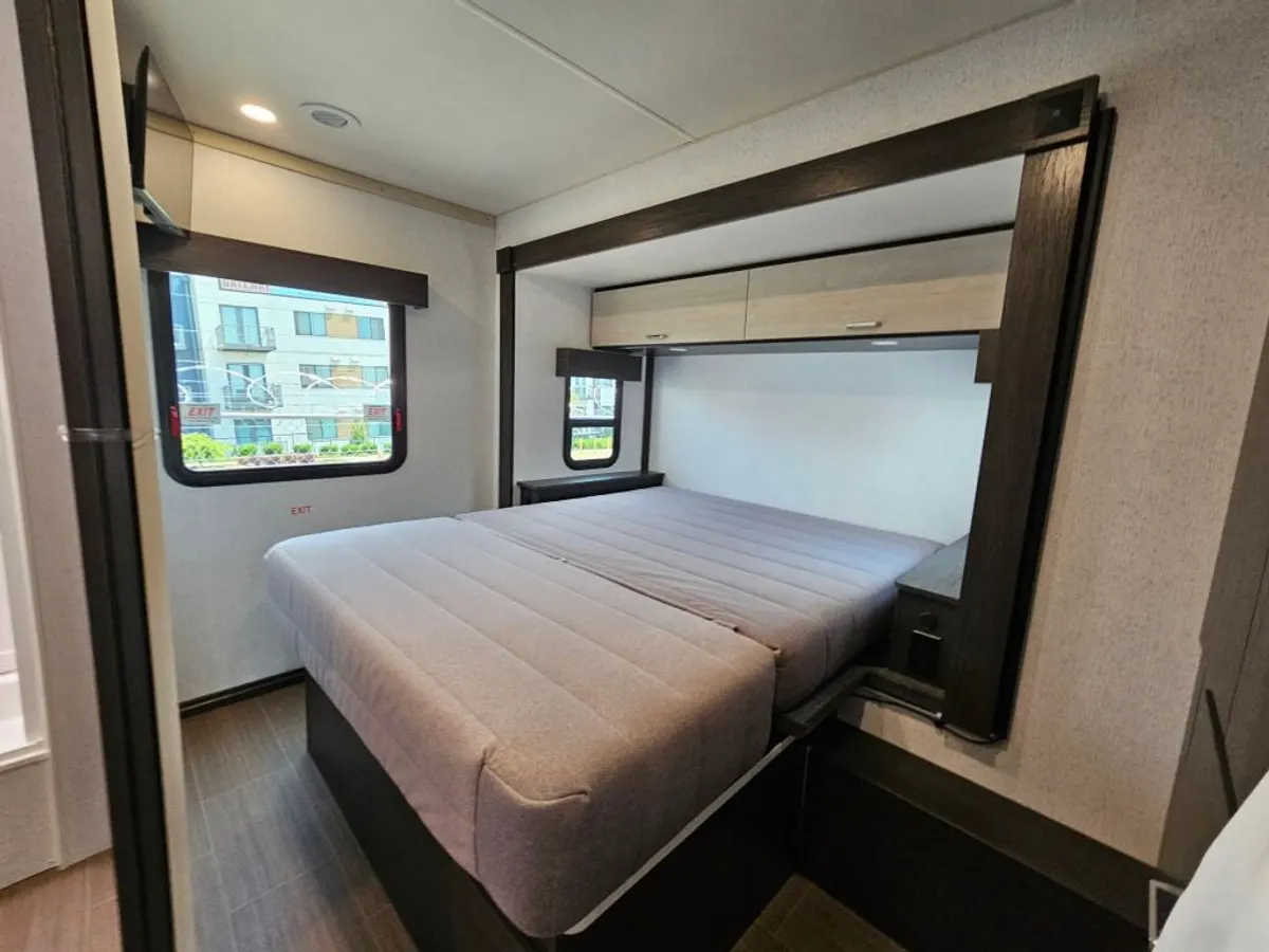 2027 Winnebago Sunflyer, photo 22 of 24