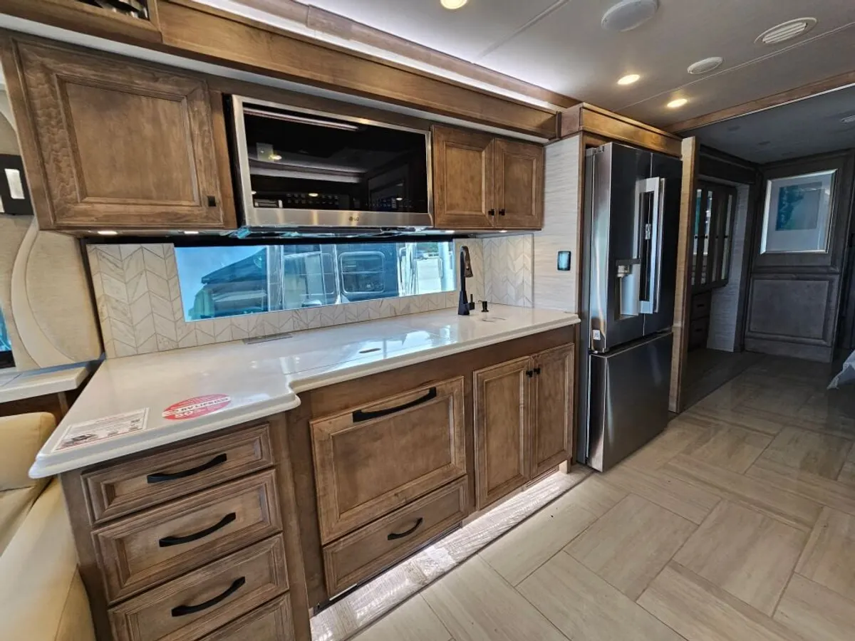 2026 Tiffin Motorhomes Phaeton, photo 13 of 24