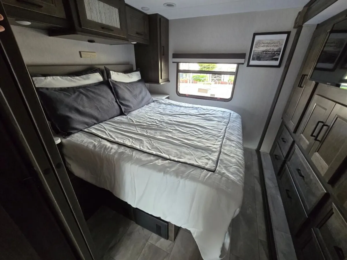 2023 Coachmen Mirada, photo 23 of 24