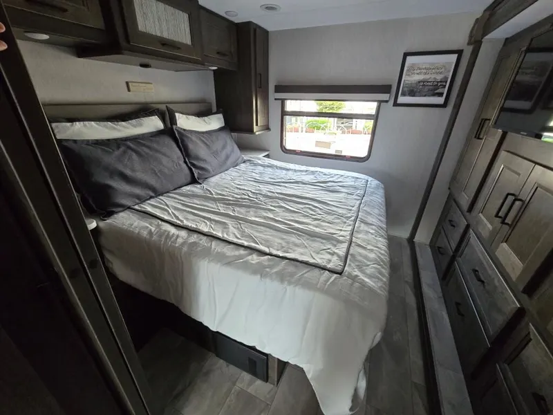 2023 Coachmen Mirada, photo 23 of 24
