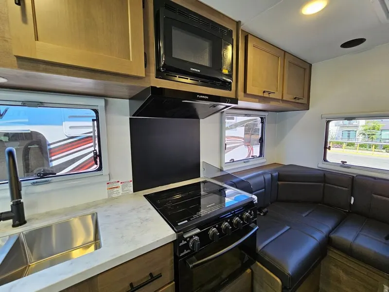 2026 Adventurer Manufacturing Inc. Overlander, photo 13 of 24