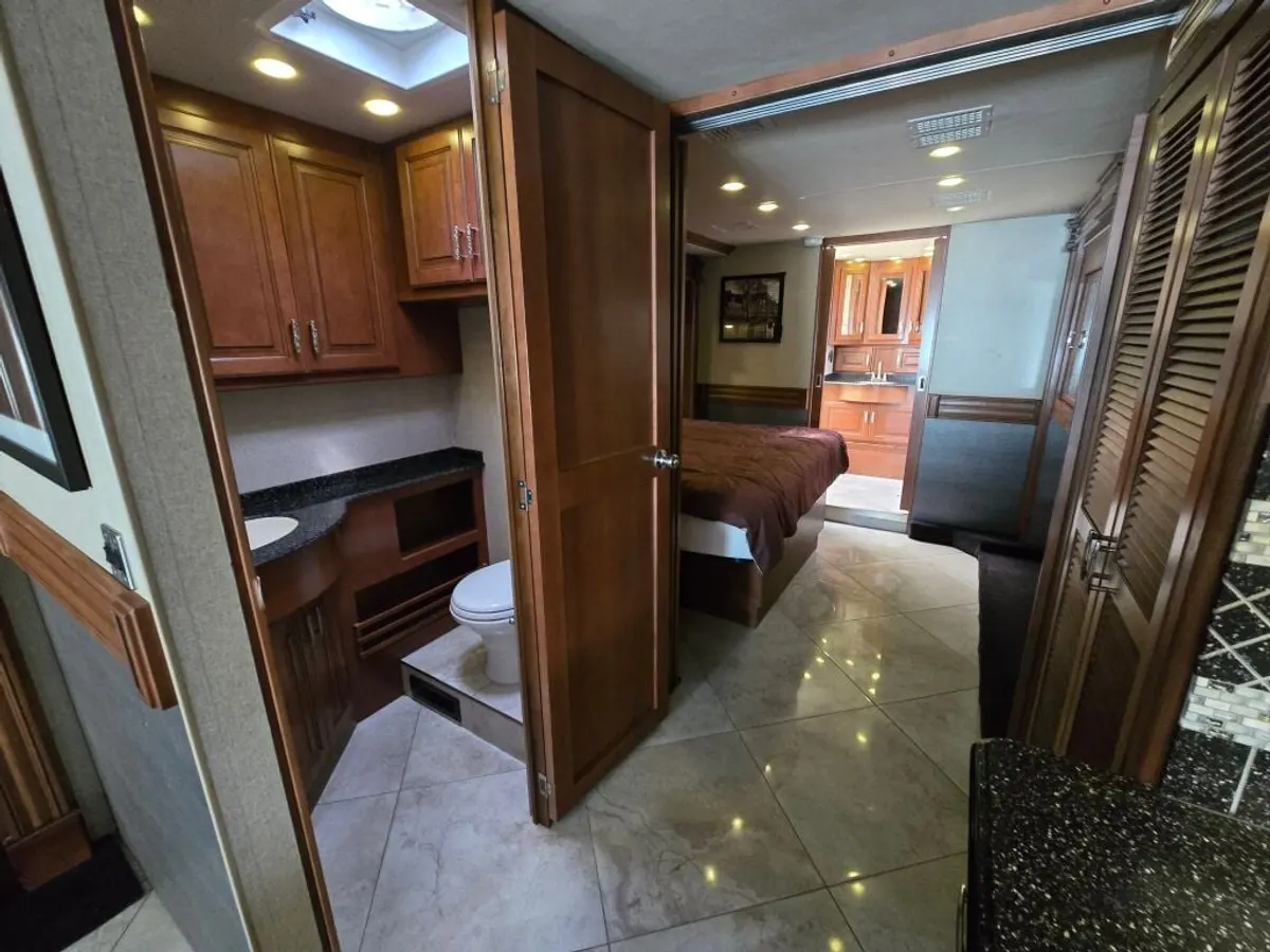 2014 Fleetwood Discovery, photo 16 of 24