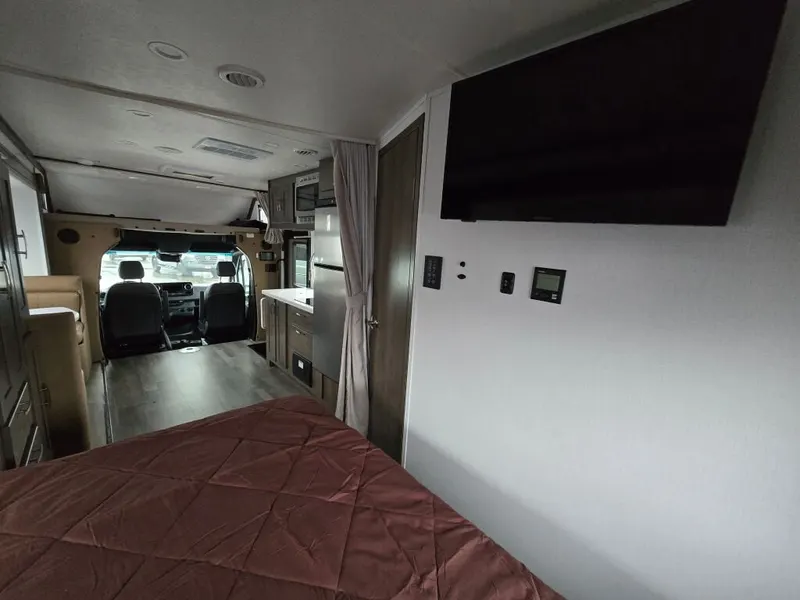 2025 Dynamax Isata 3 Series, photo 18 of 24