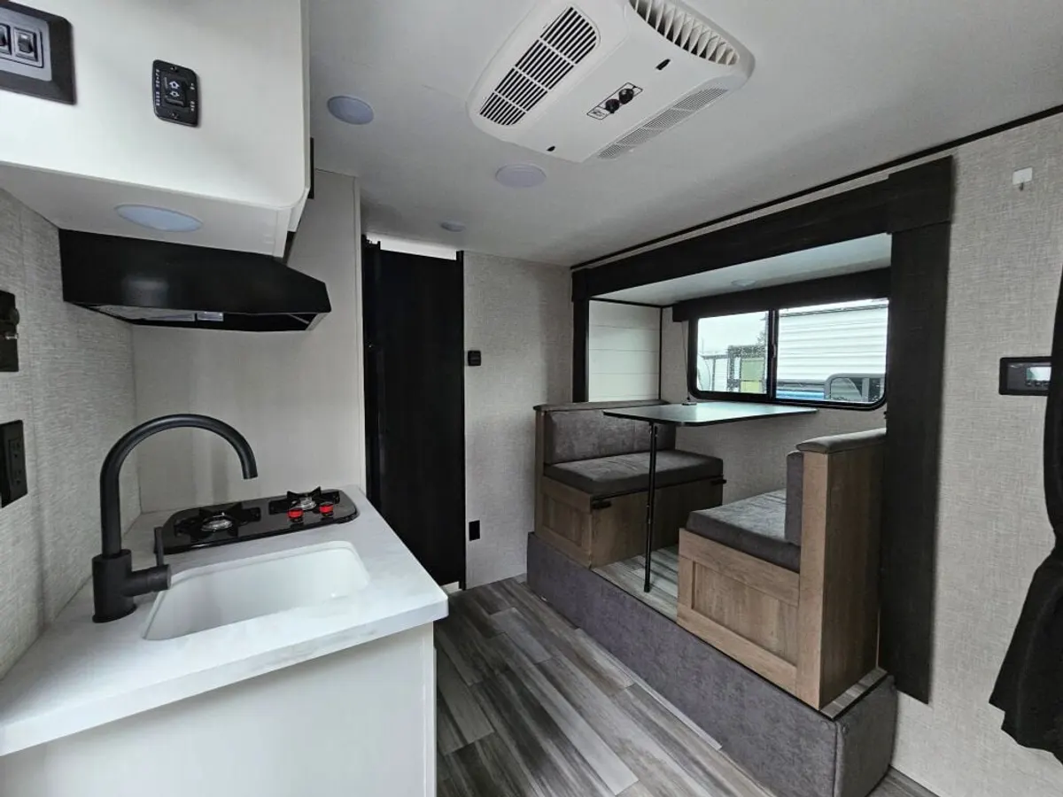2024 Jayco Jay Flight SLX, photo 9 of 24