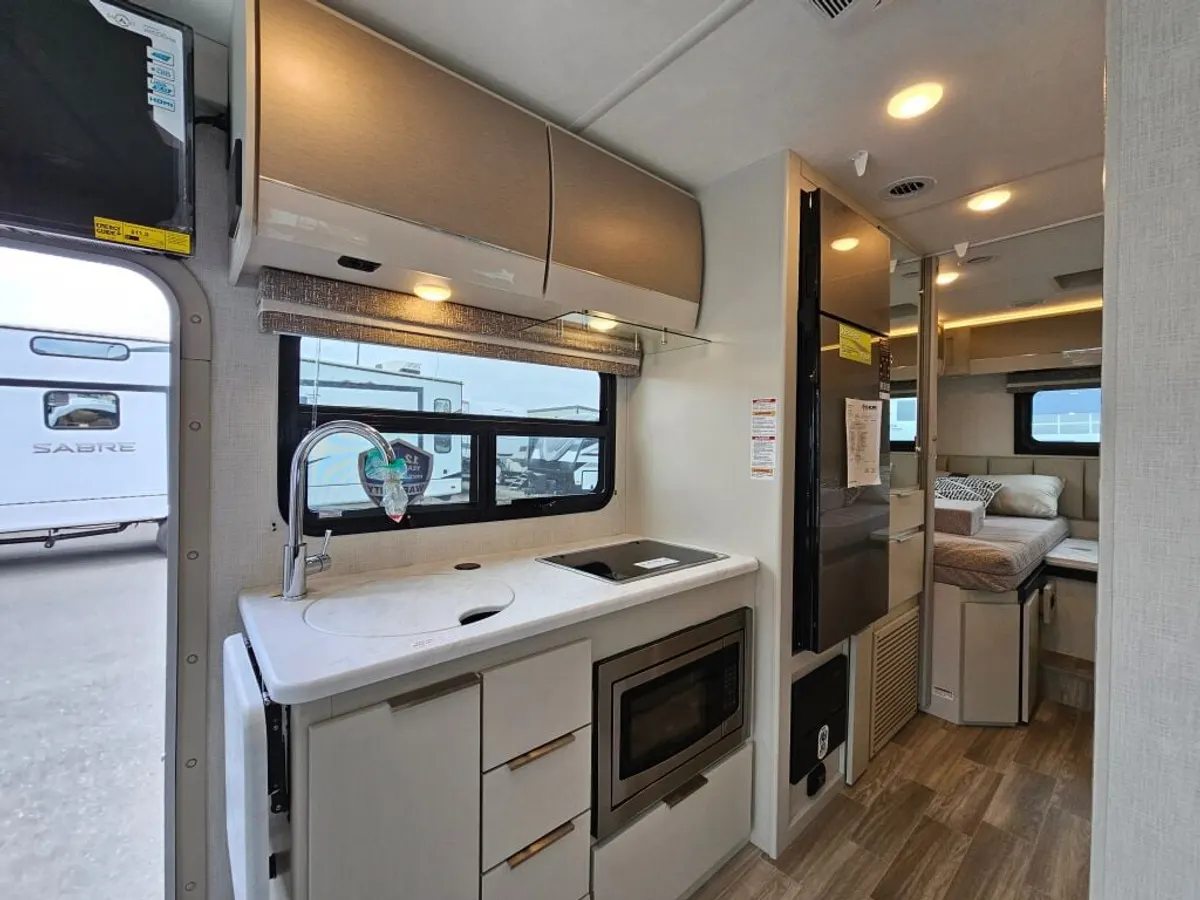 2027 Thor Motor Coach Vegas, photo 12 of 24