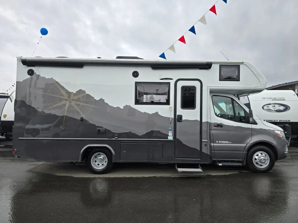 2025 Dynamax Isata 3 Series, photo 7 of 24