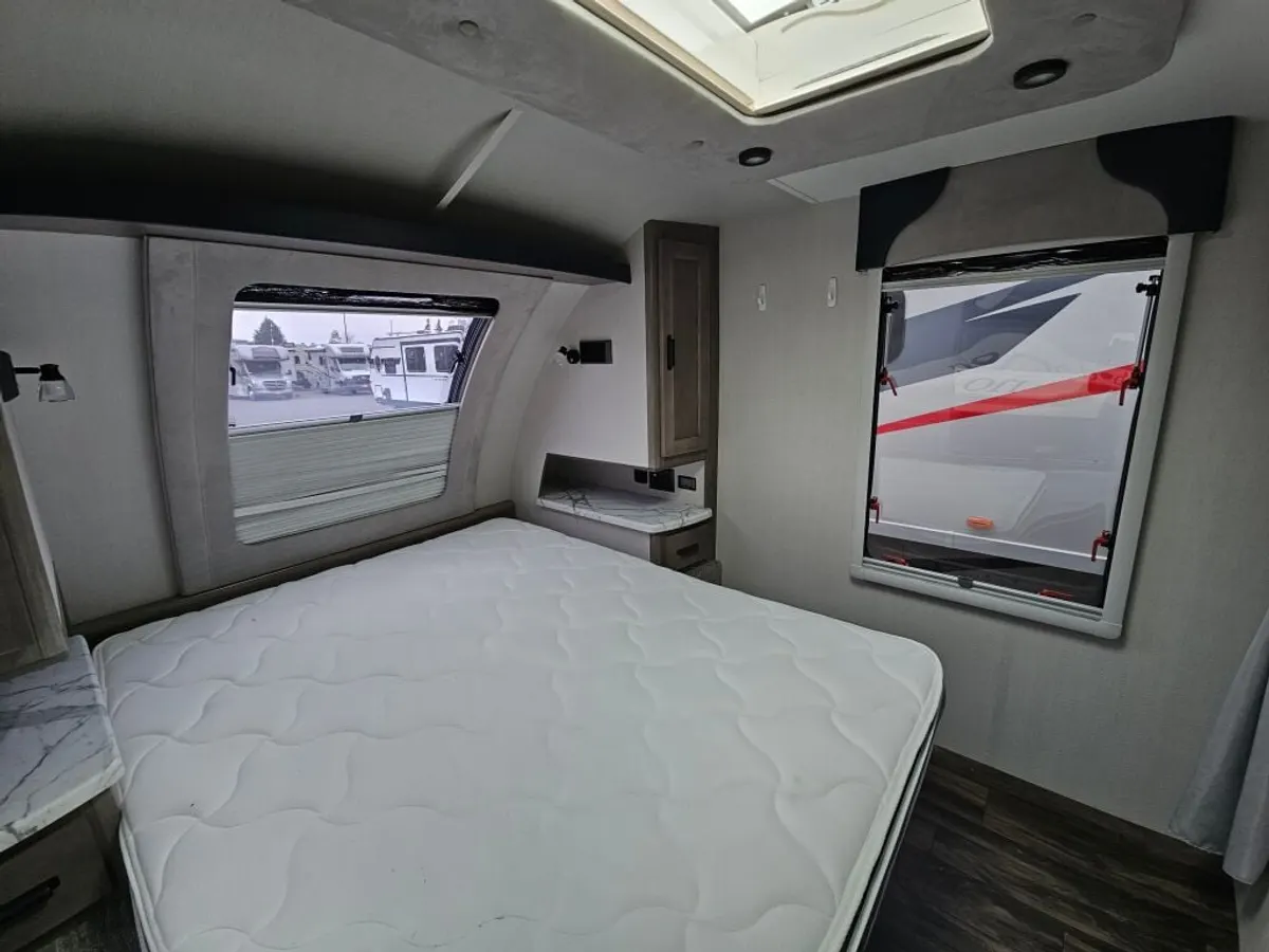 2021 Lance Lance Travel Trailers, photo 14 of 24