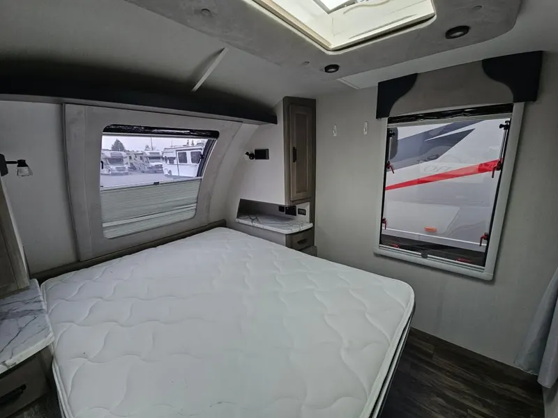 2021 Lance Lance Travel Trailers, photo 14 of 24