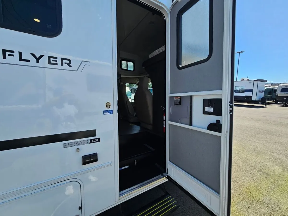 2027 Winnebago Sunflyer, photo 7 of 24