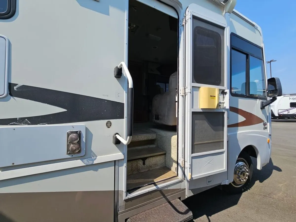 2008 Winnebago Sightseer, photo 8 of 24
