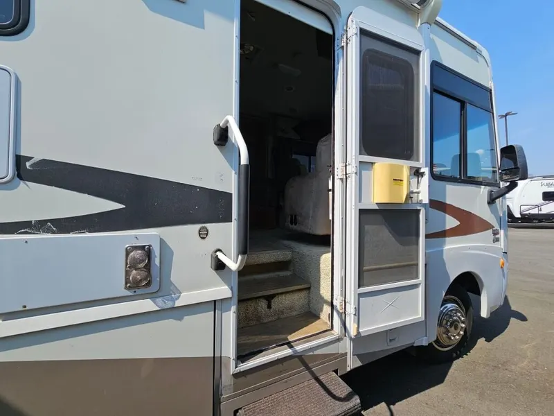 2008 Winnebago Sightseer, photo 8 of 24