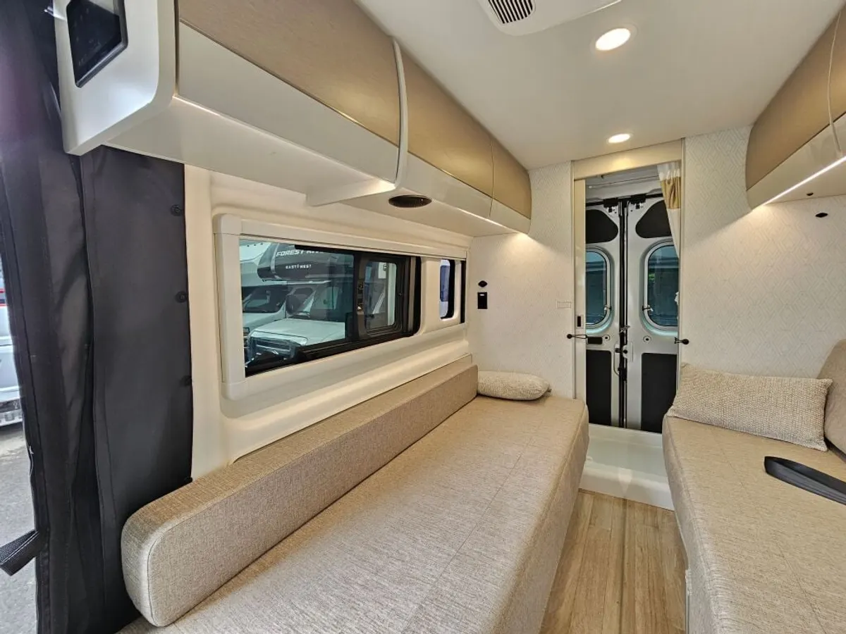 2027 Thor Motor Coach Sequence, photo 12 of 24