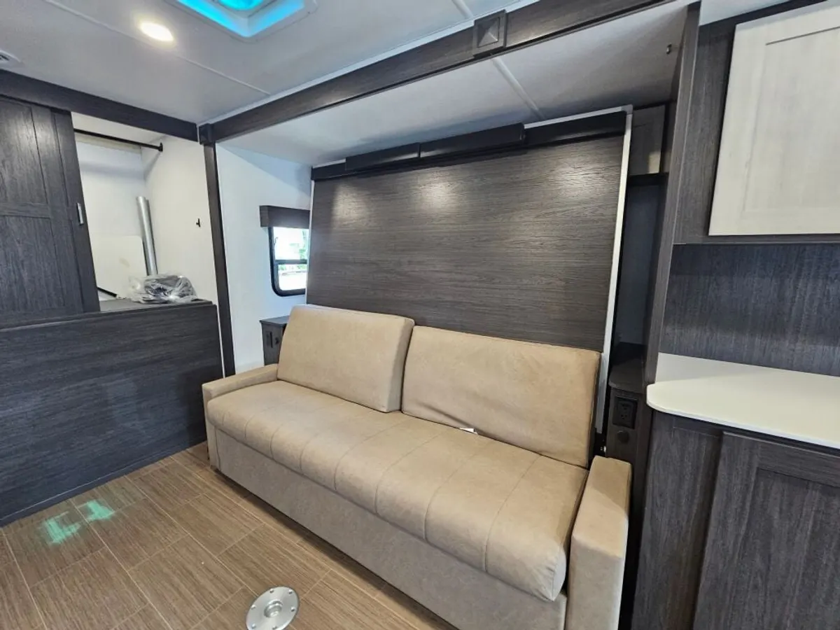 2027 Winnebago Sunflyer, photo 14 of 24