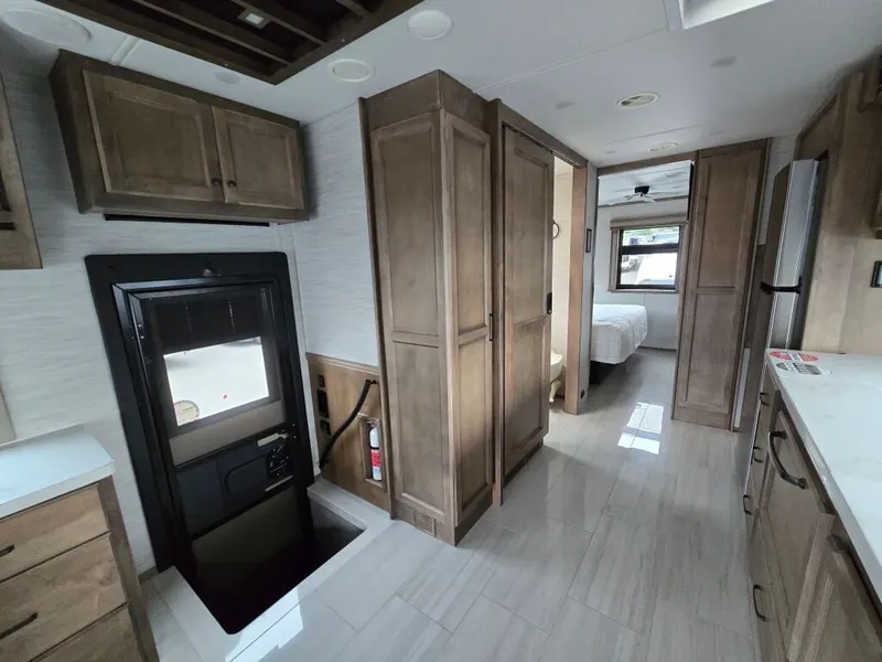 2027 Tiffin Motorhomes Allegro Bay, photo 17 of 24