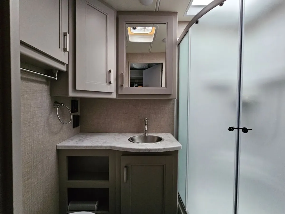 2023 Thor Motor Coach Magnitude 4x4, photo 24 of 24