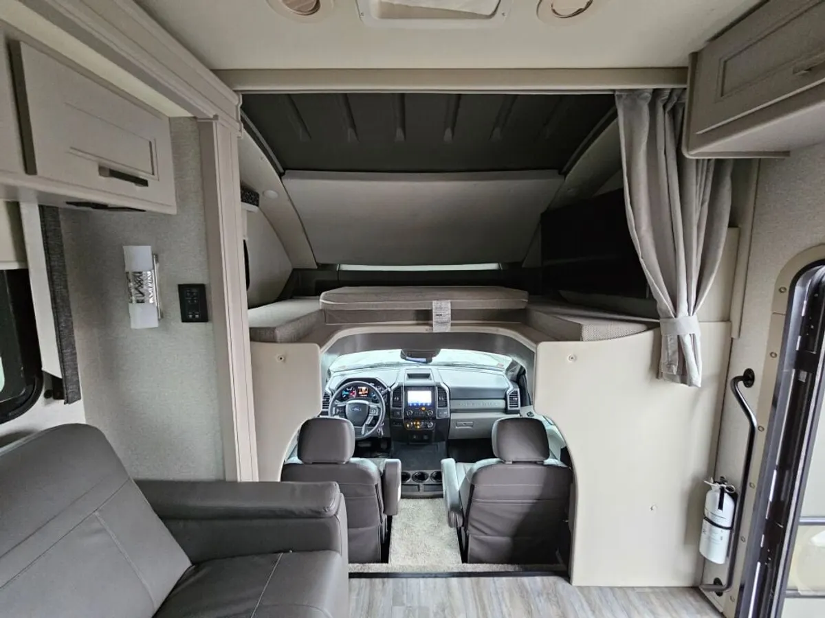 2023 Thor Motor Coach Magnitude 4x4, photo 18 of 24